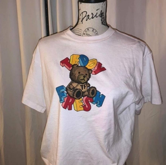 NWOT Women’s Teddy Fresh Top White Shirt Sleeve Shirt Graphic Teddy Bear - Picture 9 of 9
